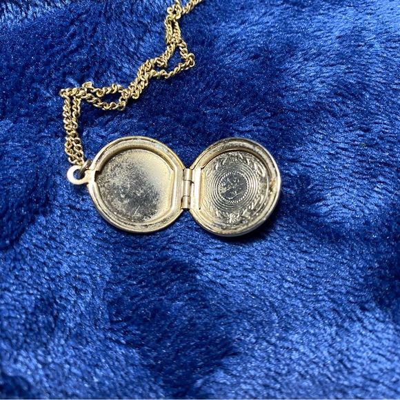 Vintage 7 pc lot marked jewelry. In good condition working clasps and closures. - Picture 9 of 16